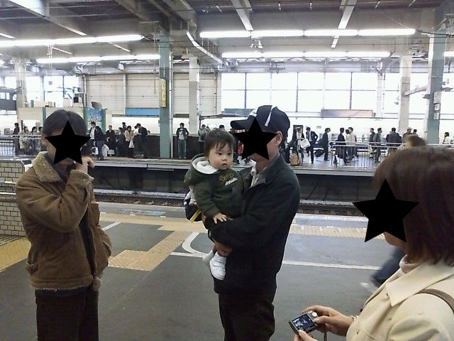 広島駅で名残惜しむ